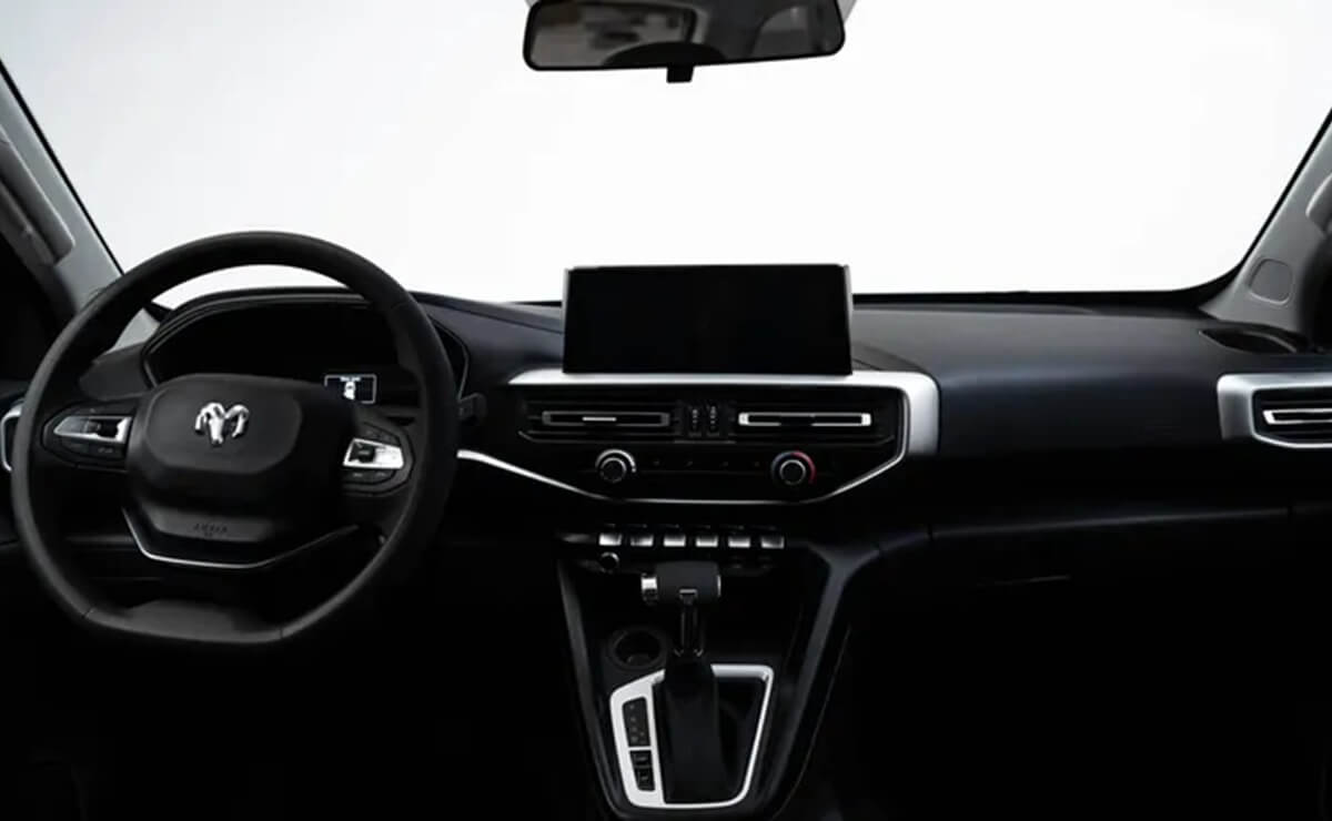 MDP RAM 1200 REBEL interior RAM 1200 Rebel 2025: La Nueva Contendiente que Sacude el Segmento de las Pickup Medianas