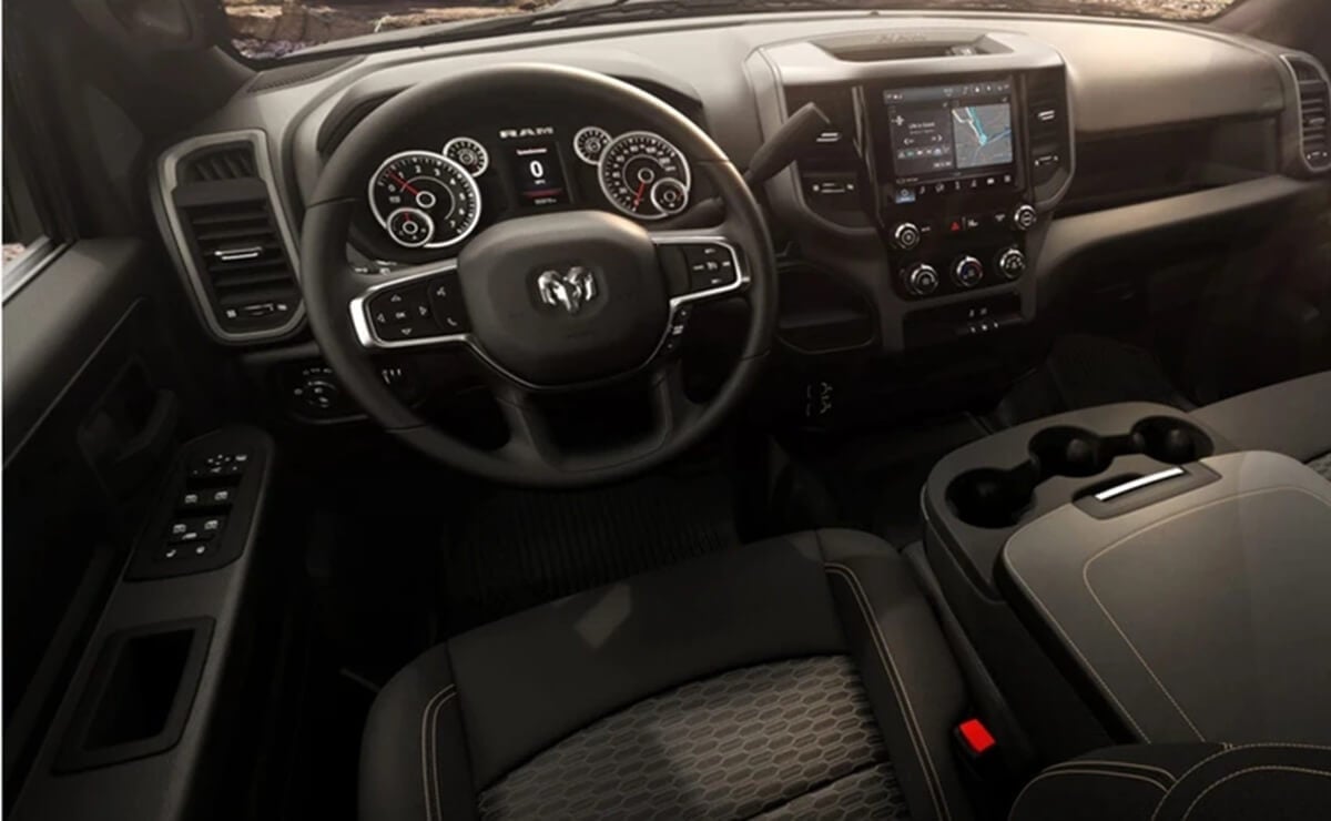 MDP RAM 4000 interior RAM 4000: La Irresistible Nueva Referencia en el Mundo de las Pick-Ups