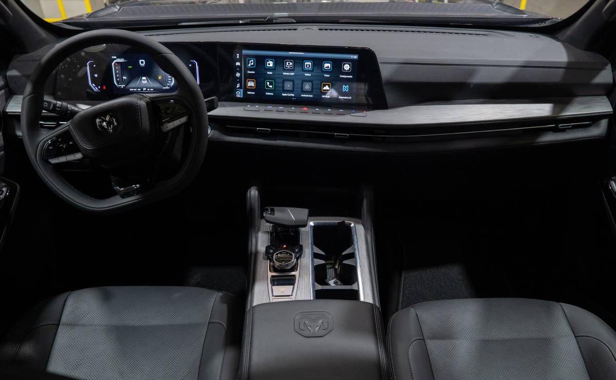 MDP RAM Dakota interior RAM Dakota: Nuevo Horizonte en la Industria Automotriz Argentina