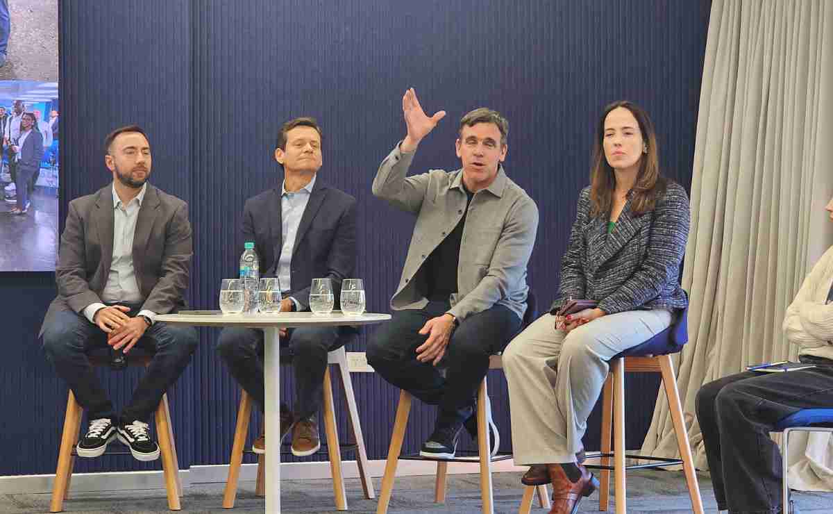 Ford Ranger Híbrida Enchufable: La Transformación Sostenible Comienza en Argentina MDP Reunion Ford Ford Ranger Híbrida Enchufable: La Transformación Sostenible Comienza en Argentina