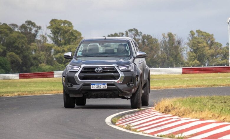 Toyota Hilux 2025: La Reina Indiscutible del Terreno MDP Toyota HIlux 1 Toyota Hilux 2025: La Reina Indiscutible del Terreno