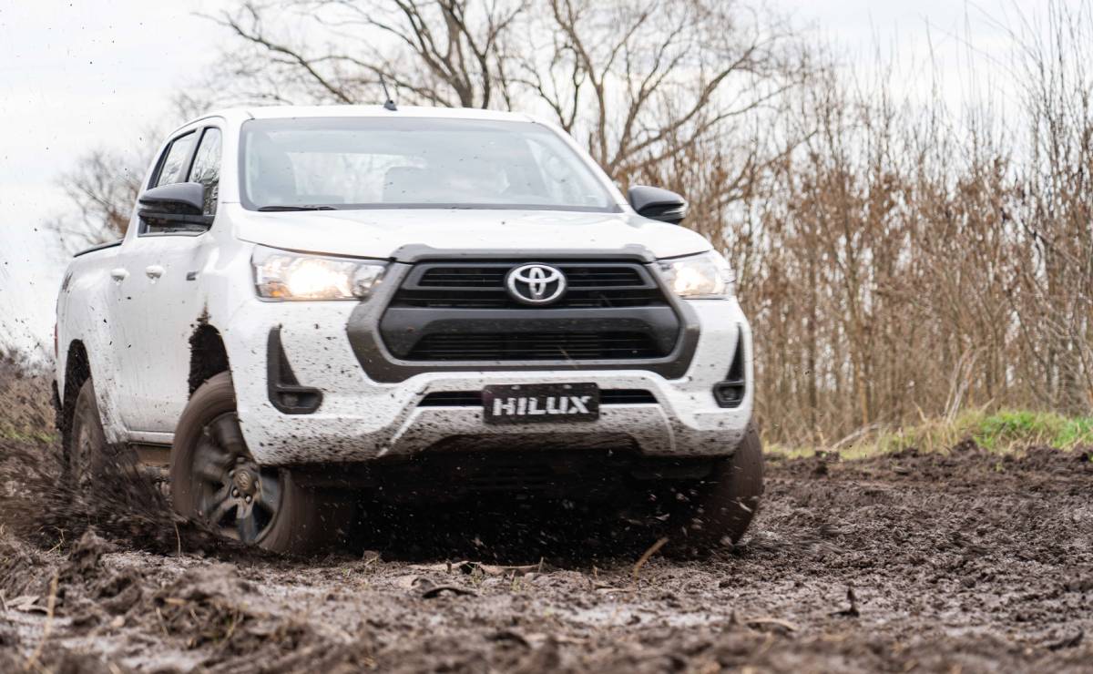 MDP Toyota Hilux SR accion ¿Puede una Pick-up Superar Desafíos Impensados? La Toyota Hilux Pondrá a Prueba sus Límites
