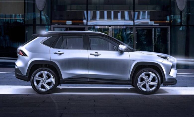 Toyota Yaris Cross: El SUV Compacto Que Promete Revolucionar el Segmento MDP Toyota Yaris Cross perfil 3 Toyota Yaris Cross: El SUV Compacto Que Promete Revolucionar el Segmento