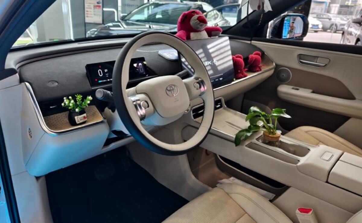 MDP Toyota bZ3X RHD interior Toyota bZ3X: El SUV Eléctrico que Revoluciona el Mercado con su Innovadora Oferta