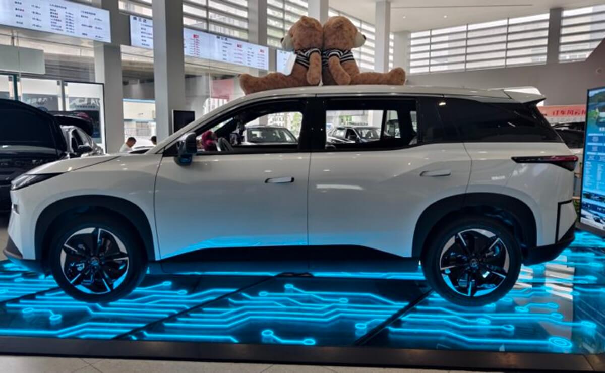 MDP Toyota bZ3X RHD perfil Toyota bZ3X: El SUV Eléctrico que Revoluciona el Mercado con su Innovadora Oferta