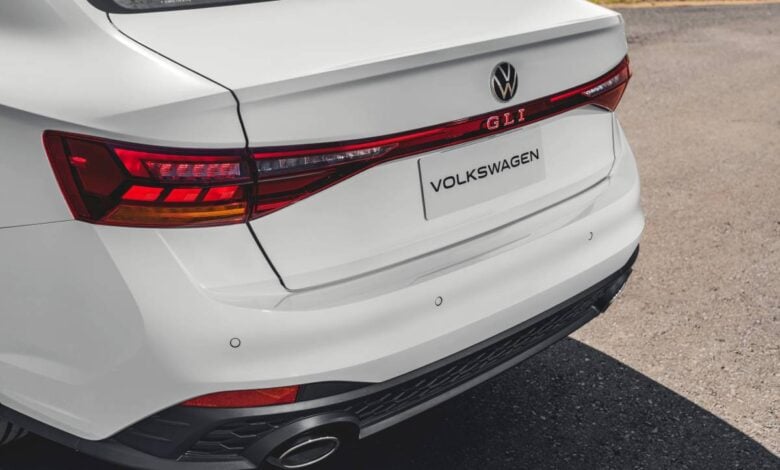 ¿Está listo el mercado brasileño para recibir al nuevo Volkswagen Vento Jetta GLI 2026? MDP Volkswagen Vento GLI 2026 teaser ¿Está listo el mercado brasileño para recibir al nuevo Volkswagen Vento Jetta GLI 2026?