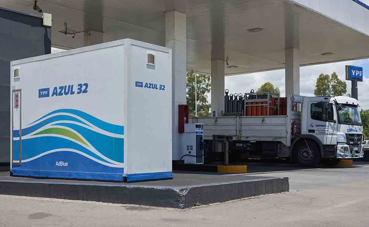 MDP YPF AdBlue 32 4 1 Azul 32 revoluciona el mercado con su nueva modalidad de carga en surtidor