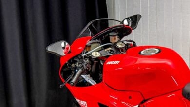 MDP ducati desmosedici d16rr 2008 La Ducati Desmosedici D16 RR 2008: Una Joya de MotoGP en las Calles