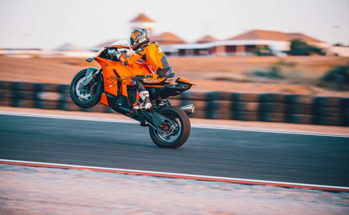 MDP ktm 990 rc r 2 KTM 990 RC-R: La Nueva Contendiente en el Segmento de Media-Alta Cilindrada
