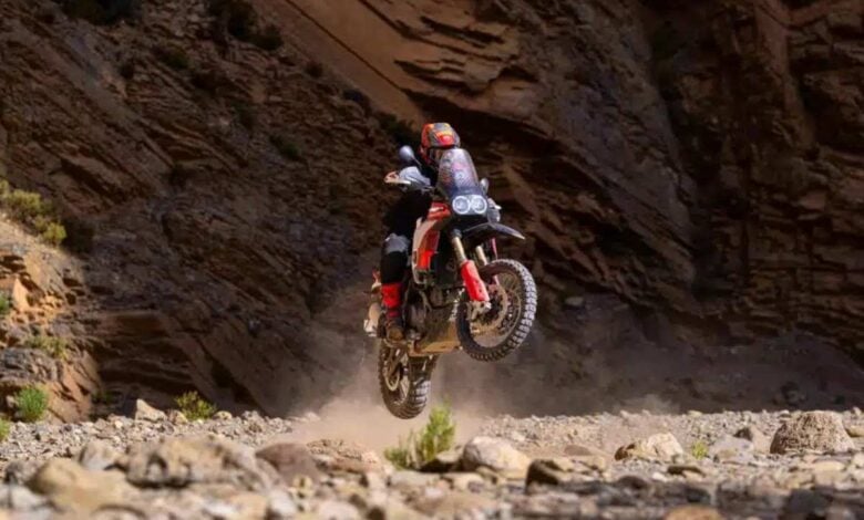 MDP moto trail ducati desertx v2 ¿Podrá la Nueva Ducati DesertX V2 Superar a la Honda Africa Twin en el Terreno Trail?
