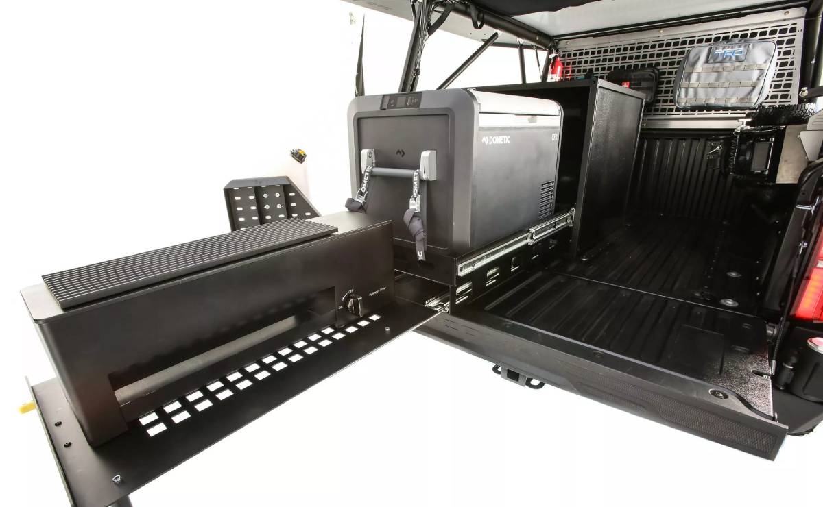 MDP Toyota Tacoma H2 Overlander refrigeracion Toyota Tacoma H2 Overlander: Innovación a Hidrógeno en el SEMA Show 2025