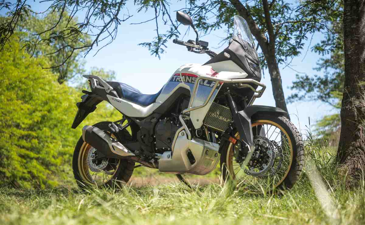 MDP honda transalp 750 prueba 1 1 Honda XL 750 Transalp: Aventurera Eficaz Dentro y Fuera del Asfalto