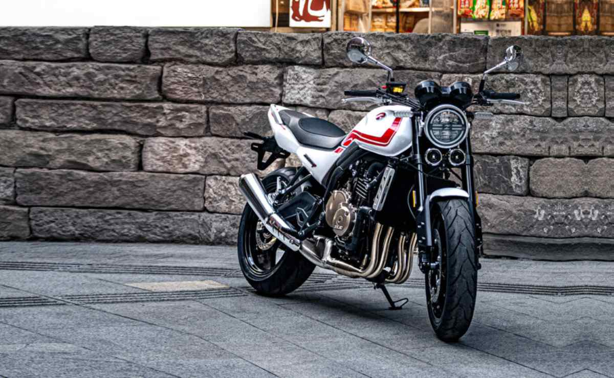 MDP zxmoto 820r ZXMoto irrumpe en el mercado con su línea completa de aventuras y competencias