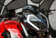 MDP Benelli 180S roja faro La Benelli 180S: ¿El renacimiento de un clásico en el mercado de las motos naked?