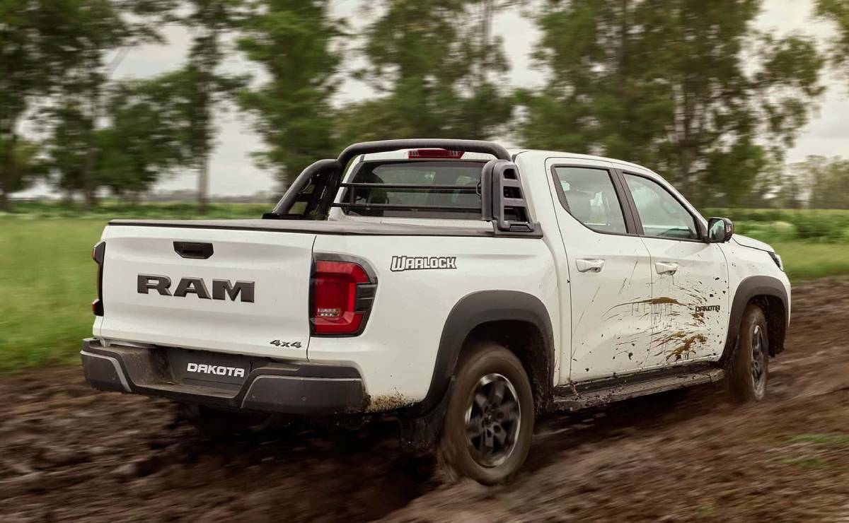 MDP Pick up RAM Dakota Warlock accion La Nueva RAM Dakota: ¿El Regreso Al Estilo Pickup Clásico que Argentina Esperaba?