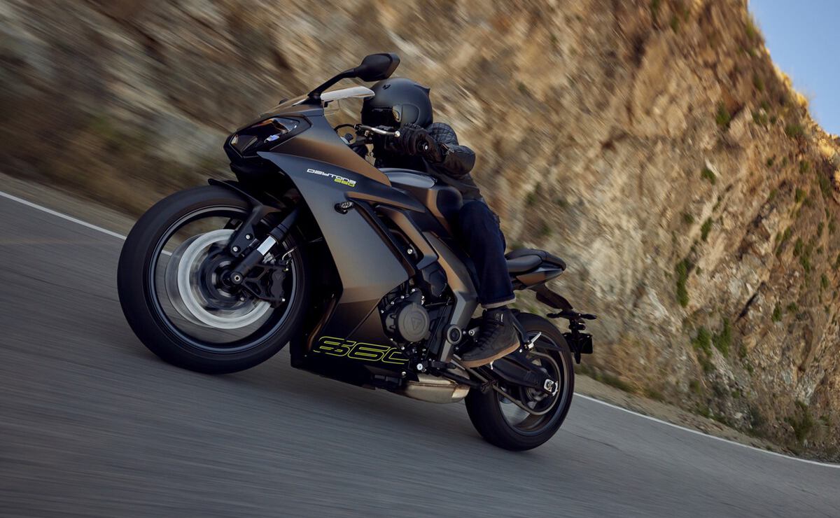 MDP Triumph Daytona 660 2024 accion Triumph Daytona 660: La Nueva Tricilíndrica que Revoluciona el Mercado de las Deportivas