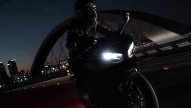 MDP Triumph Daytona 660 teaser oficial Triumph Daytona 660: La Nueva Tricilíndrica que Revoluciona el Mercado de las Deportivas