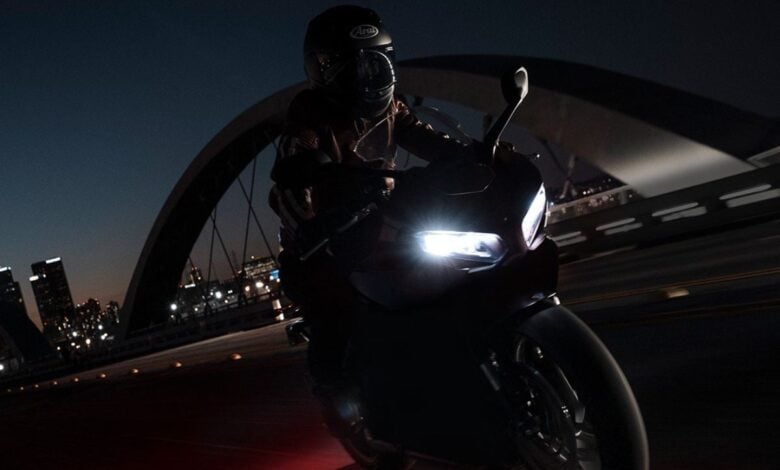 MDP Triumph Daytona 660 teaser oficial Triumph Daytona 660: La Nueva Tricilíndrica que Revoluciona el Mercado de las Deportivas