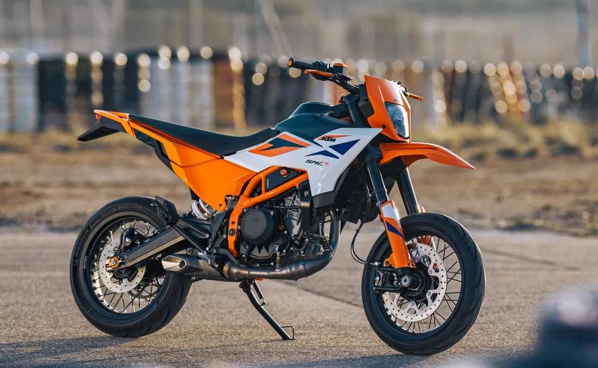 MDP ktm 390 scm r 2025 estatica ¿Por qué las Supermoto están ganando popularidad en Argentina?
