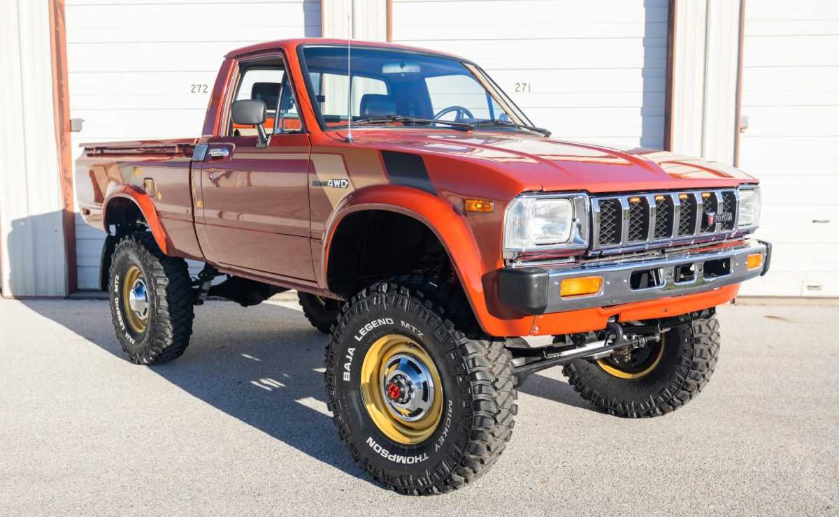 MDP toyota sr 5 1983 3 Toyota SR-5 1983: Un Clásico Rugido en el Asfalto Moderno