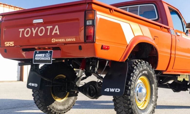 MDP toyota sr 5 1983 Toyota SR-5 1983: Un Clásico Rugido en el Asfalto Moderno