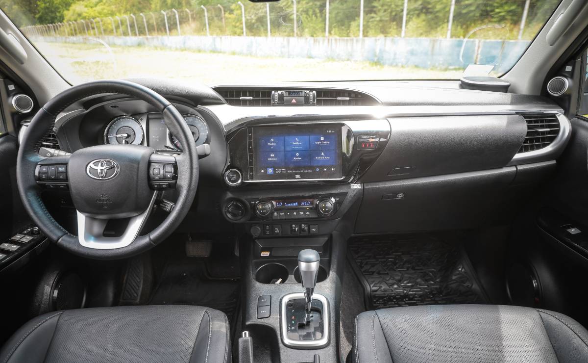 MDP Guia de compra Toyota Hilux interior ¿Es la Toyota Hilux SRX 2024 la mejor opción en pick ups medianas?