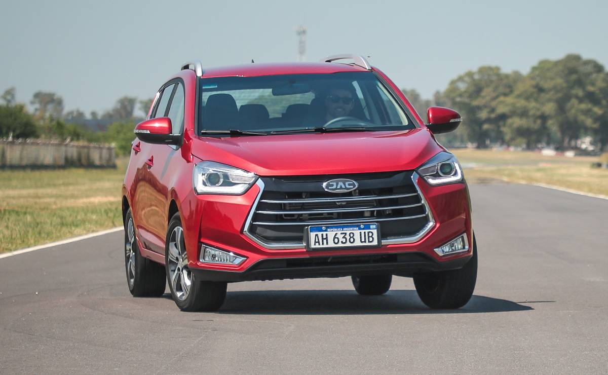 MDP JAC JS2 slalom 1 JAC JS2: El SUV compacto que redefine la accesibilidad urbana