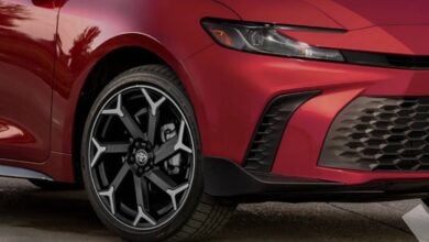 MDP Nuevo Toyota Corolla 2027 teaser Toyota Corolla 2027: Innovaciones Estéticas y Tecnológicas del Sedán Más Esperado