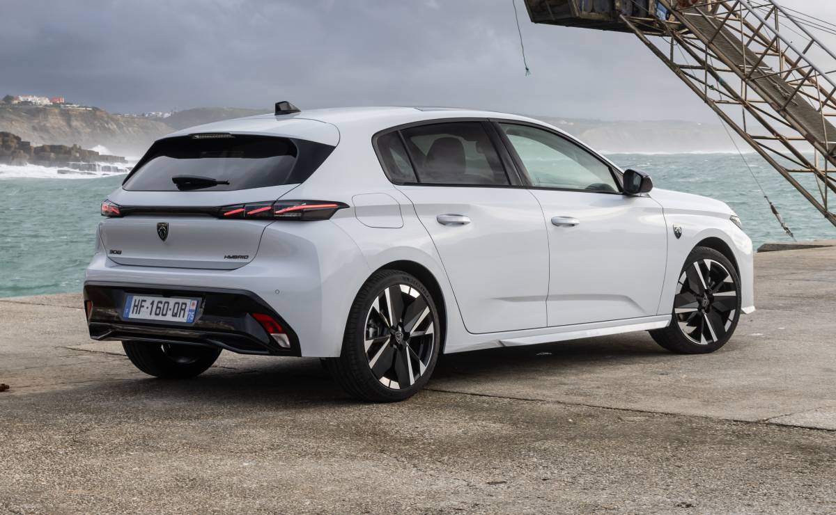 MDP Peugeot 308 GT Hybrid trasera ¿Está listo el mercado para el nuevo Peugeot 308? Descubre todo lo que trae este esperado modelo