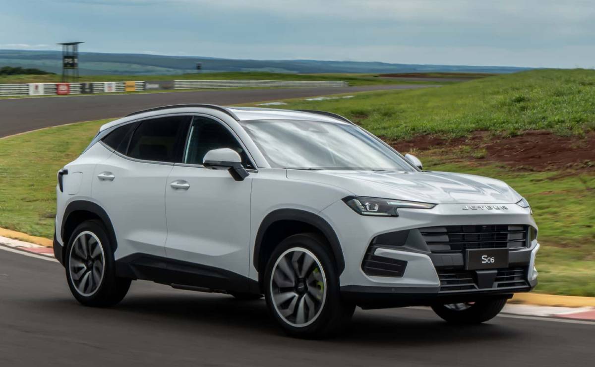 Jetour S06: El SUV Híbrido Que Revoluciona el Mercado Brasileño MDP SUV Jetour S06 accion 1 Jetour S06: El SUV Híbrido Que Revoluciona el Mercado Brasileño