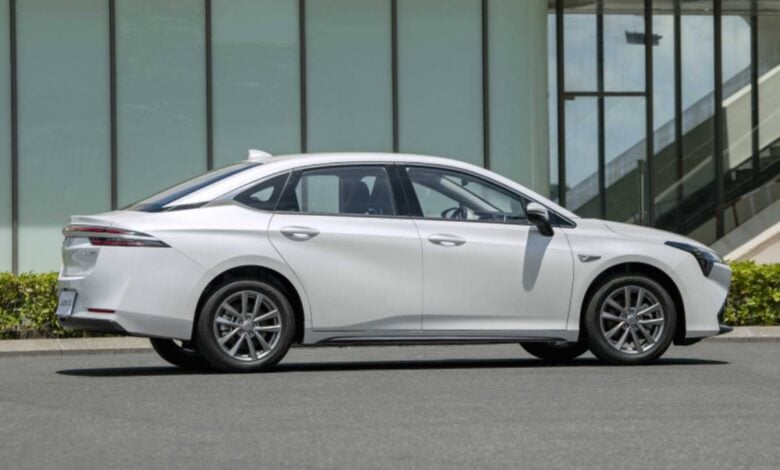 GAC Aion ES: El sedán eléctrico que revoluciona el mercado argentino MDP Sedan GAC Aion ES perfil GAC Aion ES: El sedán eléctrico que revoluciona el mercado argentino