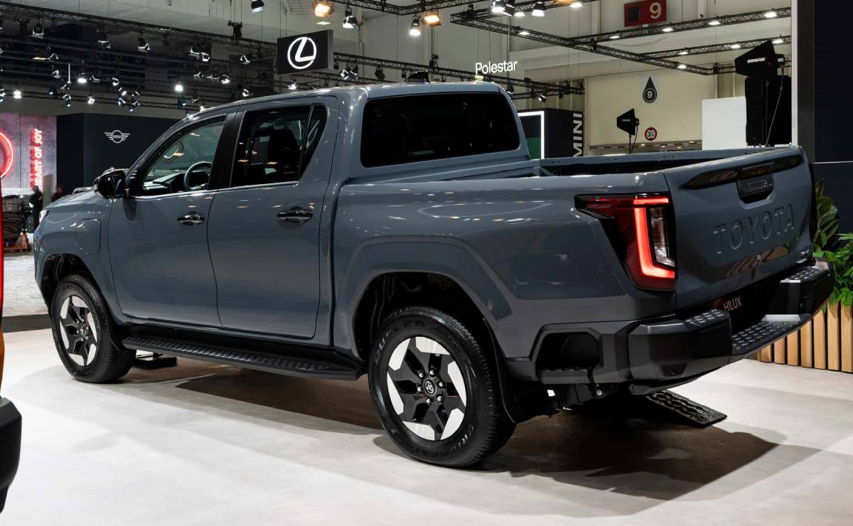 MDP Toyota Hilux BEV trasera 1 La Nueva Toyota Hilux 2024: Innovación y Potencia Redefinen la Leyenda