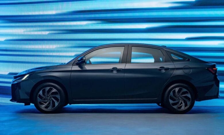 MDP Toyota Yaris HEV 2026 perfil ¿Qué trae de nuevo el Toyota Yaris Sedán para el mercado Latinoamericano?