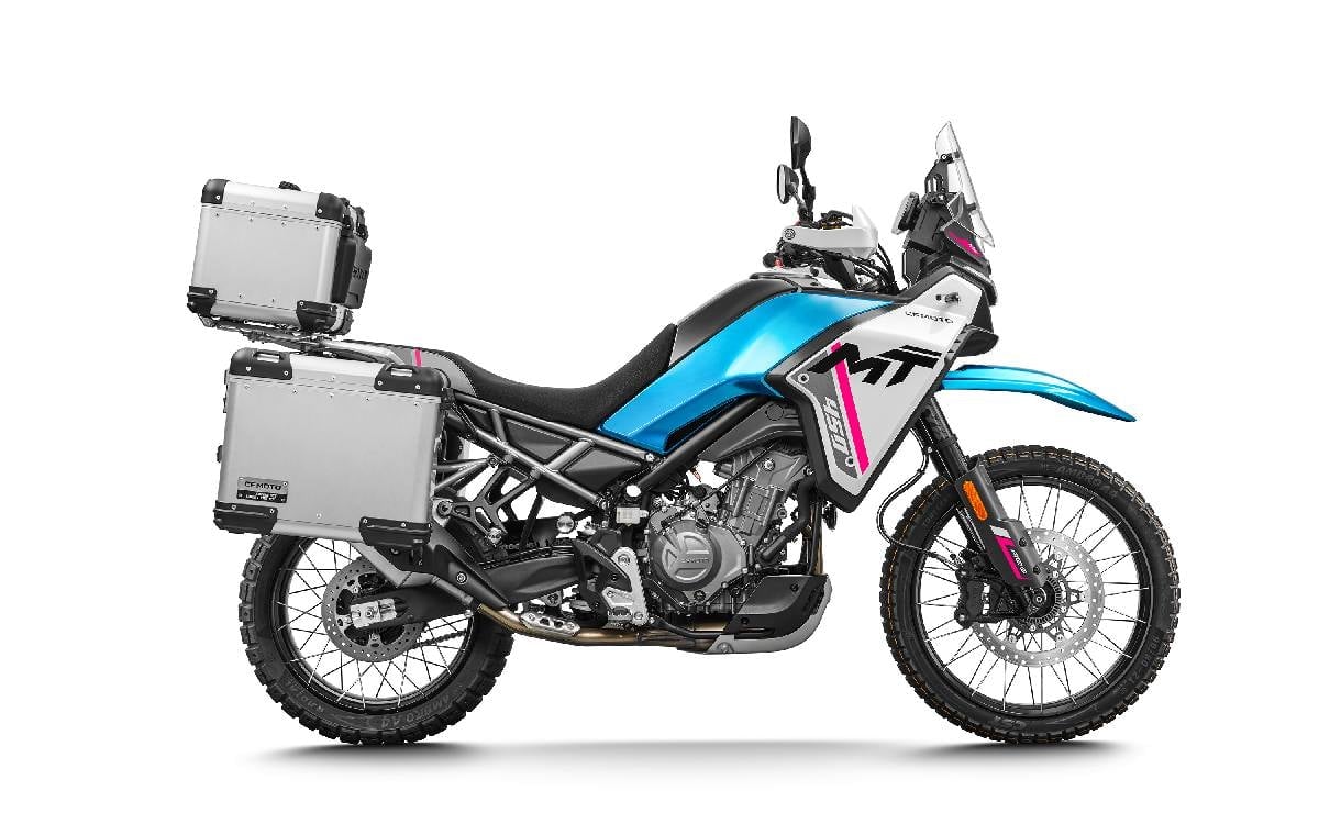 CFMoto 450MT: La Trail China que Conquista el Mercado con su Desempeño MDP CFMoto 450 MT Zephyr Blue lado derecho maletas CFMoto 450MT: La Trail China que Conquista el Mercado con su Desempeño