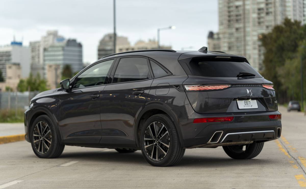 MDP DS 7 E TENSE trasera ¿Es el DS 7 el nuevo estándar en el mercado de SUVs de lujo?