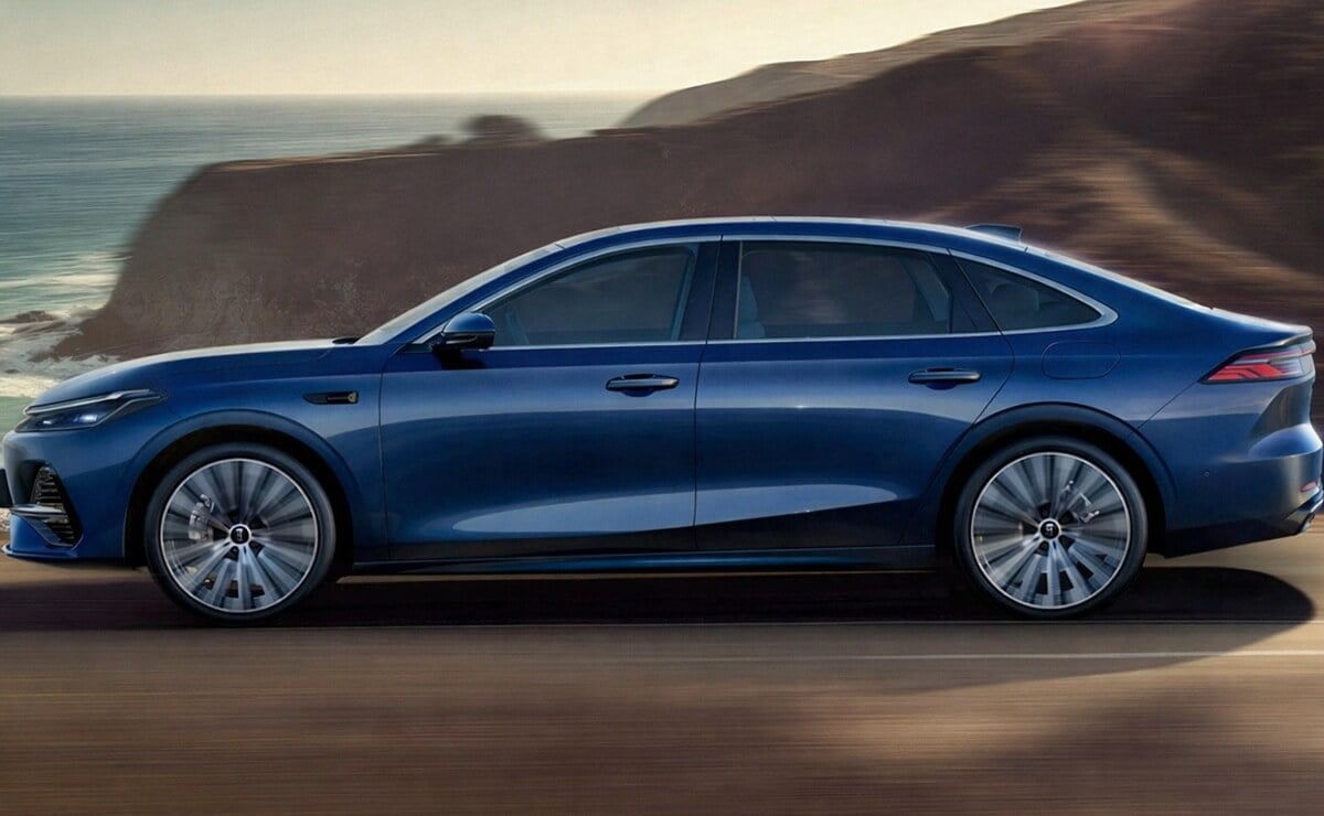 MDP Geely Galaxy A7 perfil ¿Es el Geely Galaxy A7 el nuevo sedán que desafía al Toyota Corolla?