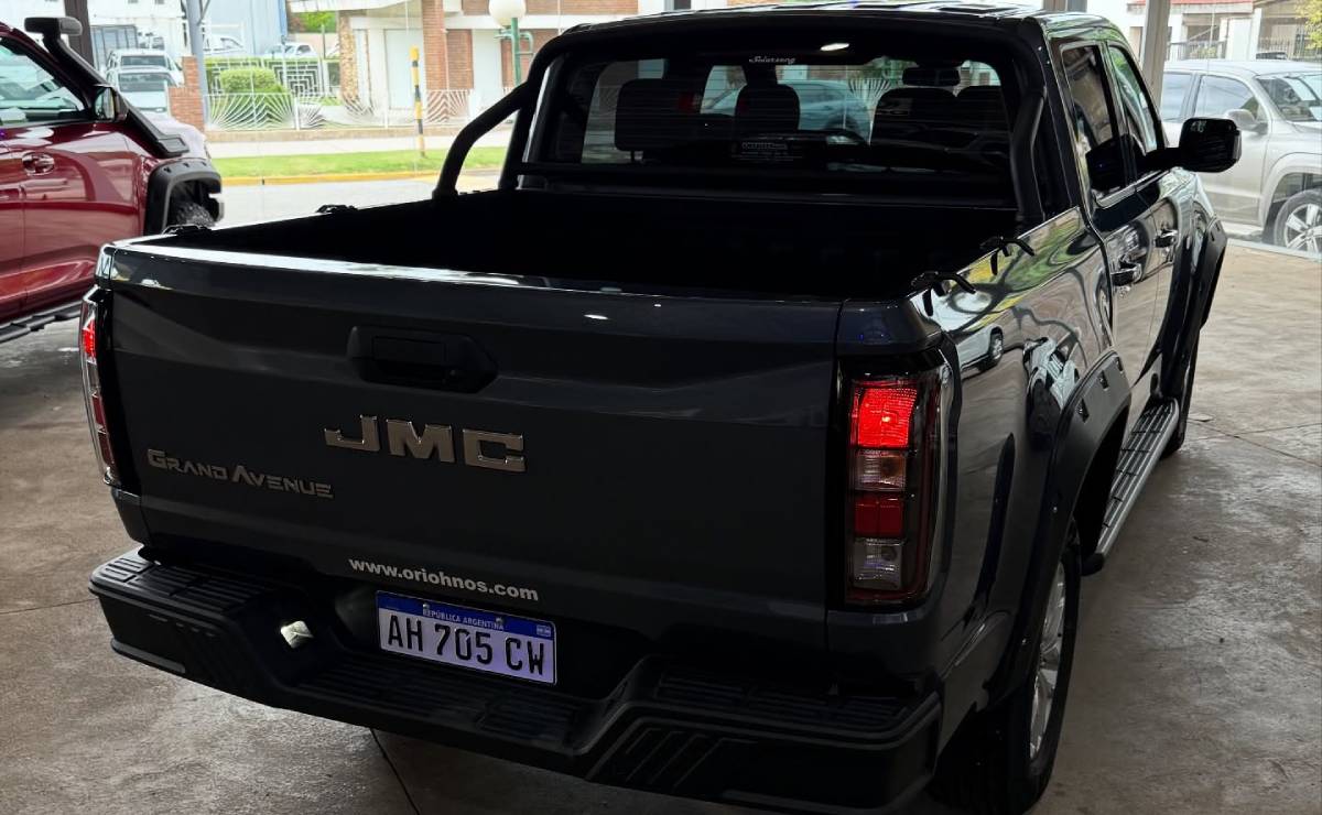 MDP Pick up JMC GRAND AVENUE GL cola JMC Grand Avenue: La Competencia que Llega a Revolucionar el Mercado de Pick Ups Medianas