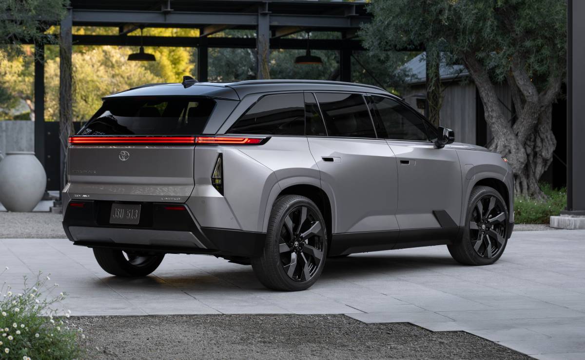 MDP Toyota Highlander 2026 trasera 1 Nueva Toyota Highlander: ¿La SUV que redefine el camino hacia la electrificación?