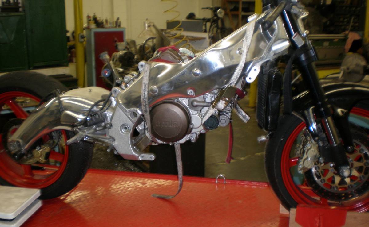 MDP aprilia rsv550 4 ¿Cómo se transforma una Aprilia RS250 en una joya única del motociclismo?