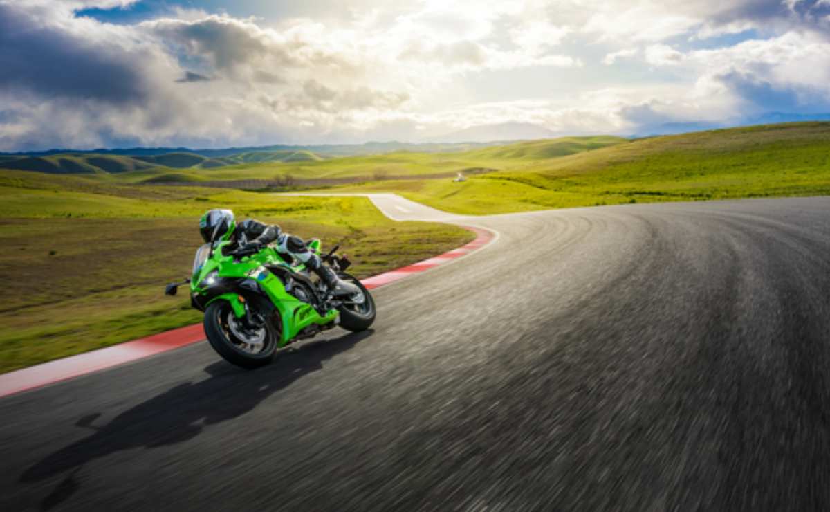 Unleash The Beast A Deep Dive Into The 2012 Kawasaki Ninja Zx 6r Still A Supersport King