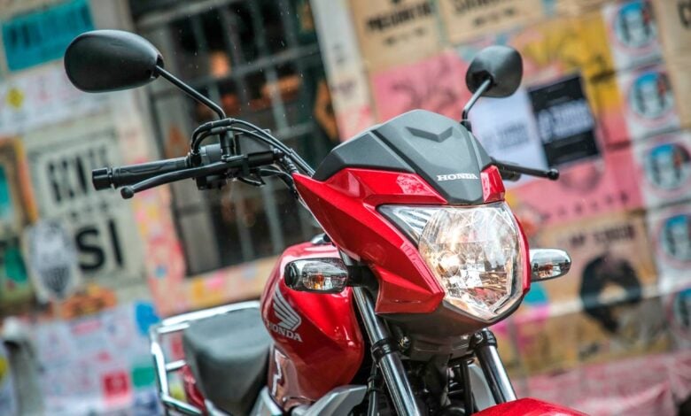 Honda GLH 150: ¿La Nueva Reina de las Calles Latinoamericanas? MDP Honda gaucha GLH 150 roja detalle faro principal Honda GLH 150: ¿La Nueva Reina de las Calles Latinoamericanas?