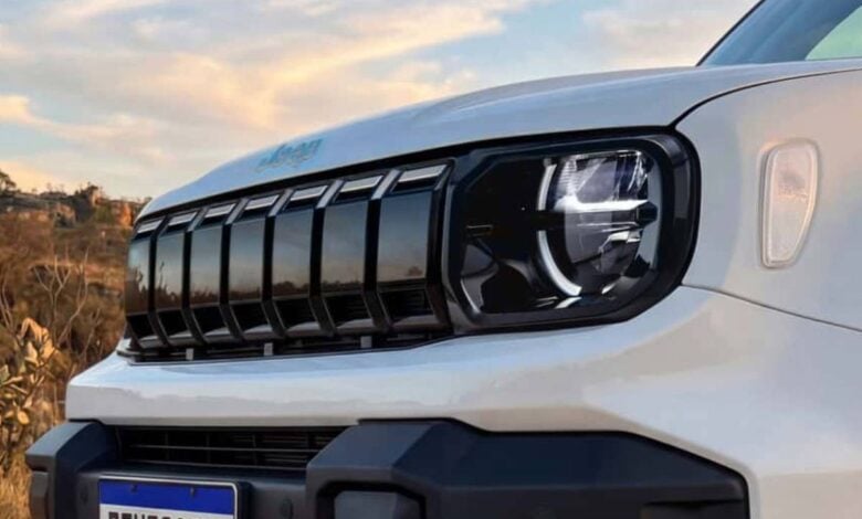 El Jeep Renegade 2027 Arriba a Brasil con Una Electrificación Sutil pero Efectiva MDP Nueva Jeep Renegade 2027 teaser El Jeep Renegade 2027 Arriba a Brasil con Una Electrificación Sutil pero Efectiva