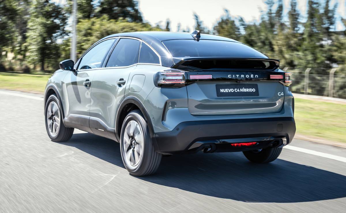 MDP Nuevo Citroen C4 lanzamiento accion trasera ¿Por qué el Nuevo Citroën C4 es la Propuesta Más Esperada del Año?