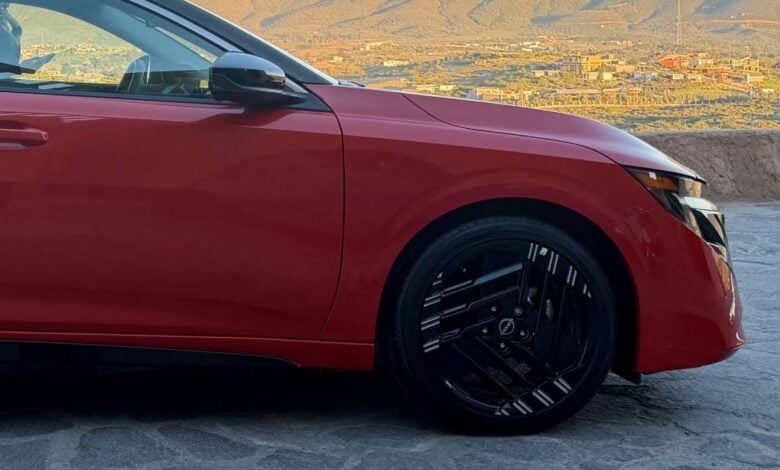 MDP Nuevo Nissan Sentra perfil 3 La Nueva Generación del Nissan Sentra: Innovación y Tradición Desde México