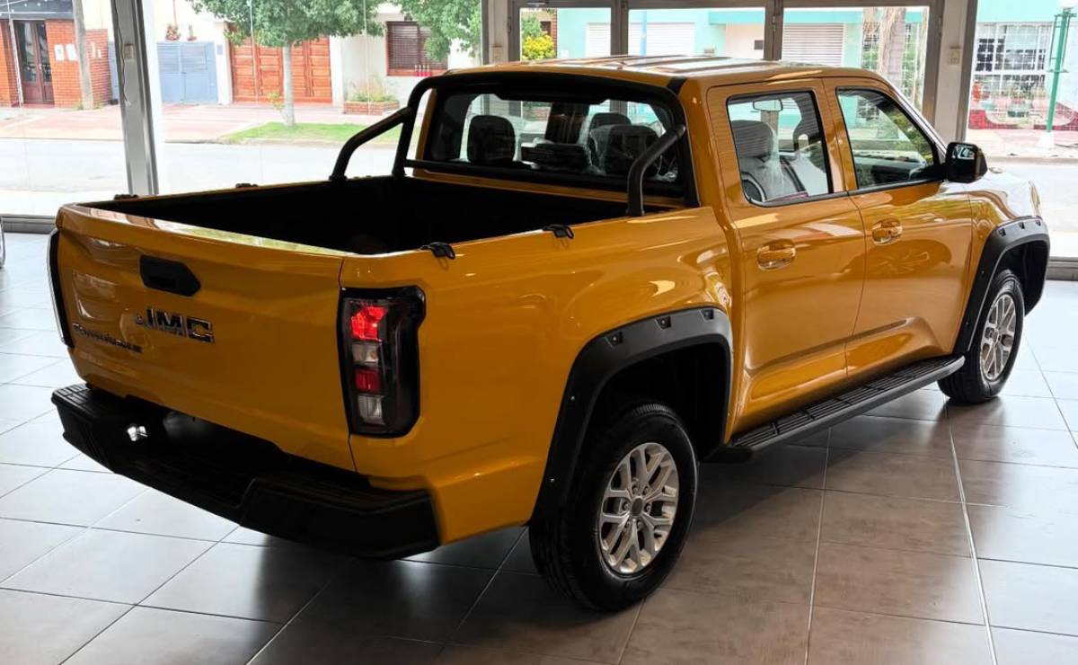 MDP Pick up JMC Grand Avenue trasera 3 JMC Grand Avenue: La Nueva Jugadora en el Campo de las Pick Ups Medianas en Argentina