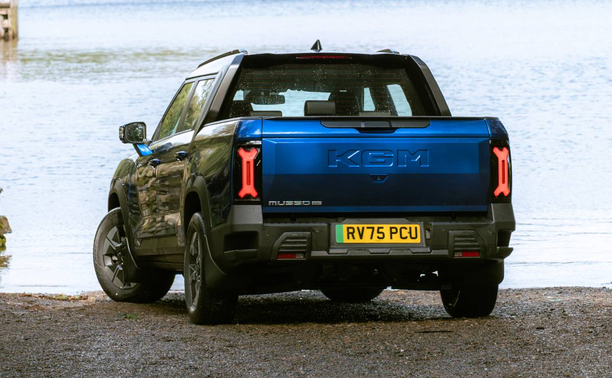 MDP Pick up KGM Musso EV trasera 1 La Revolucionaria Pick Up Eléctrica de KGM Motors: Una Nueva Era para el Mercado del Reino Unido