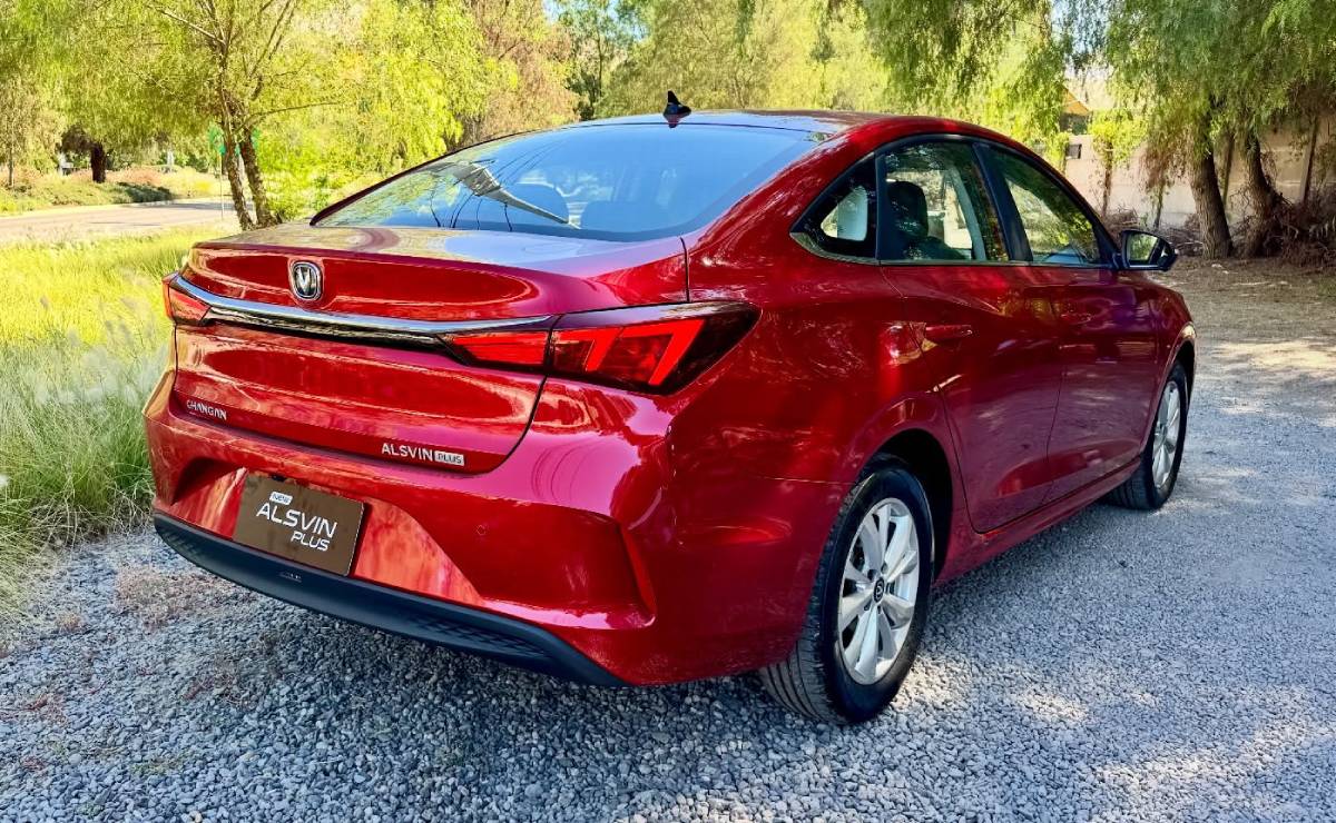 MDP Sedan Changan Alsvin Plus trasera Changan Alsvin Plus: El Nuevo Sedán que Conquista las Carreteras Chilenas