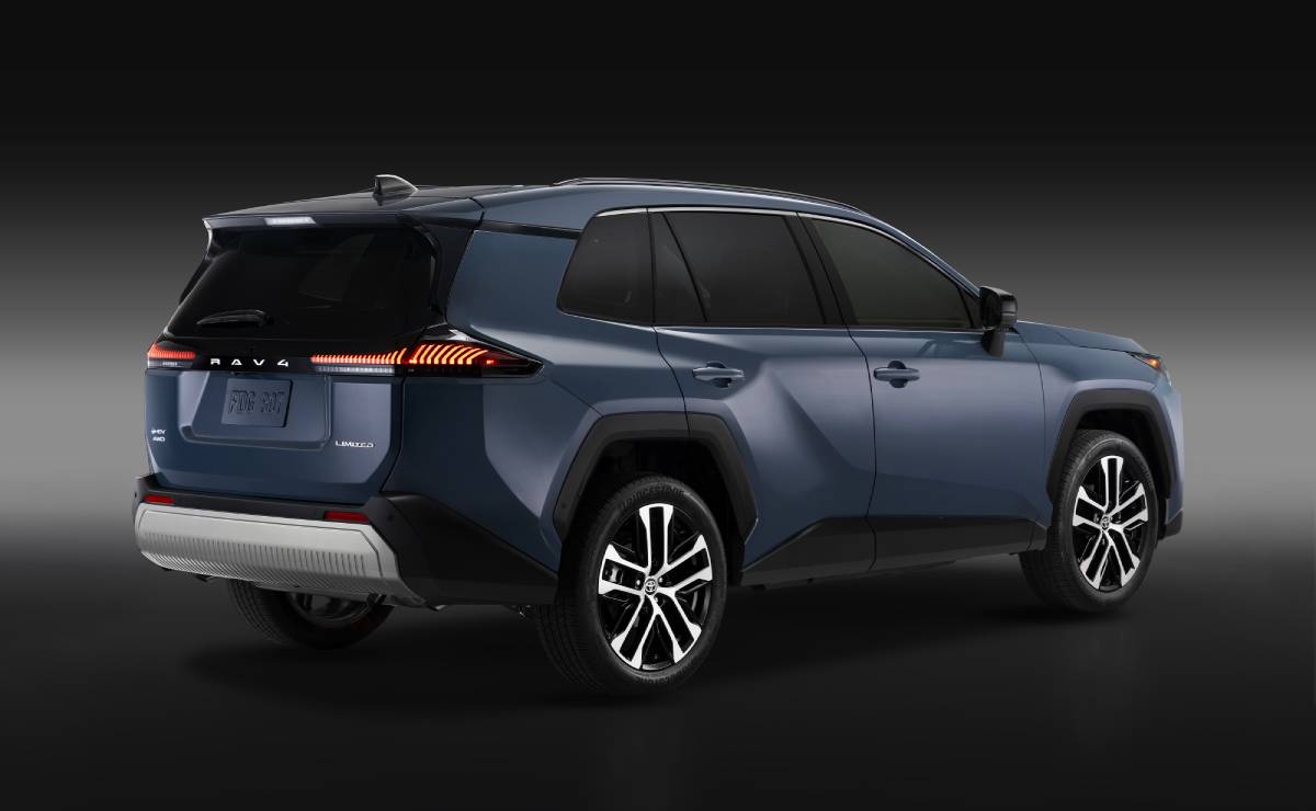 MDP Toyota RAV4 Limited trasera ¿Es el Nuevo Toyota RAV4 la Revolución Híbrida en Sudamérica?