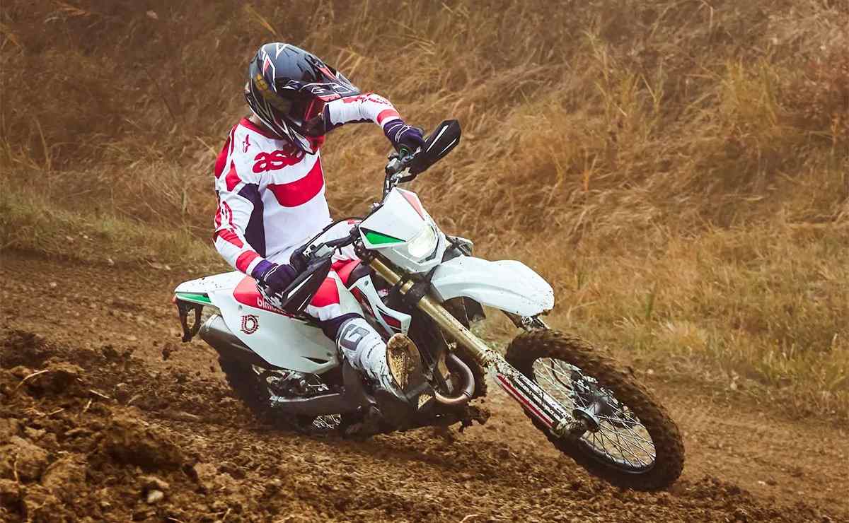 Bimota BX450: La Irresistible Apuesta Italiana en el Mundo del Enduro MDP bimota moto enduro bk450 1 Bimota BX450: La Irresistible Apuesta Italiana en el Mundo del Enduro