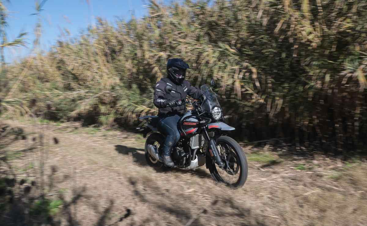 MDP guia de compras royal enfield himalayan accion La gran apuesta de las motos trail asequibles: Royal Enfield Himalayan 450 vs Moto Morini Allthike 450